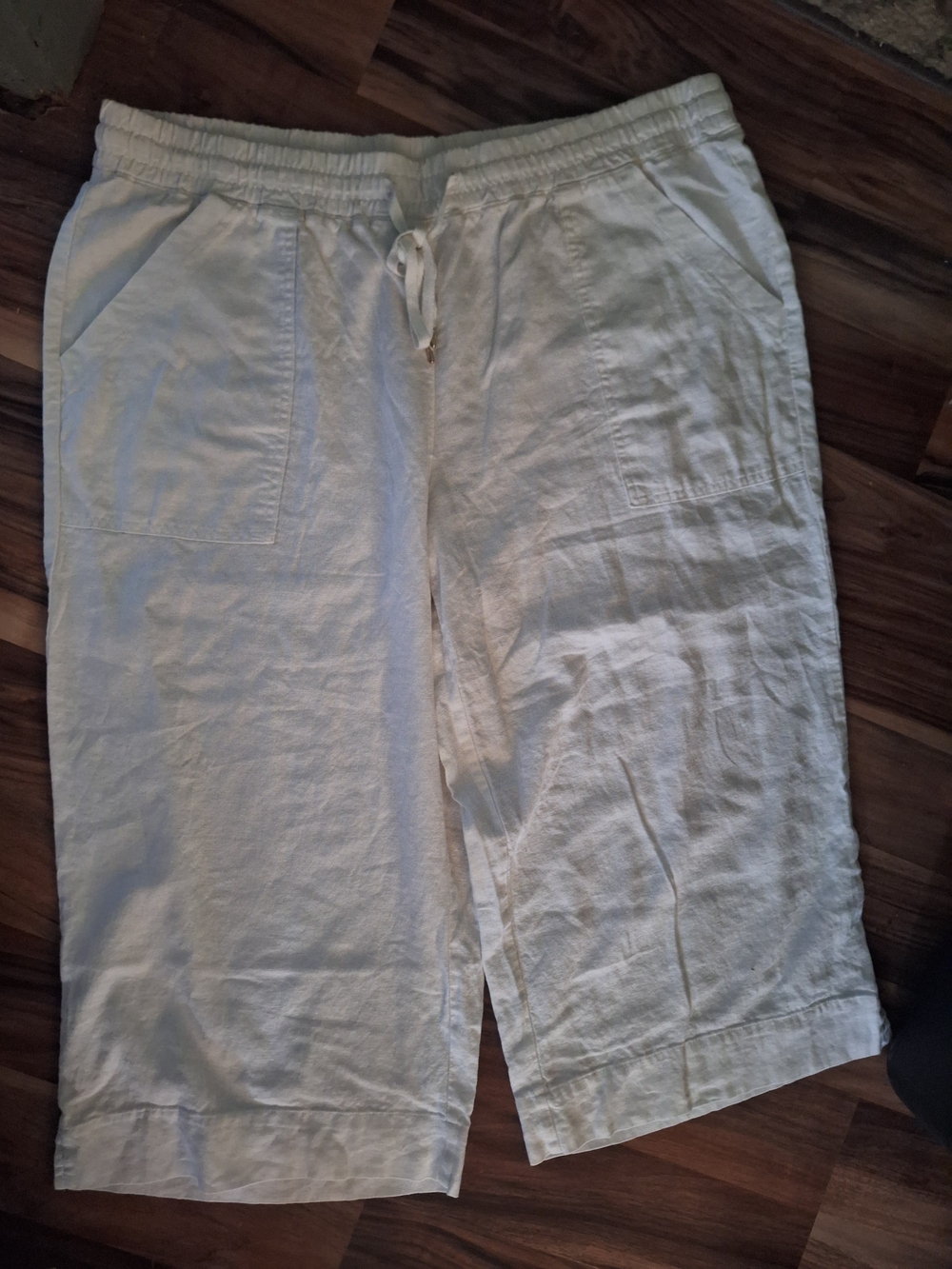 Women's White Linen Drawstring Capris